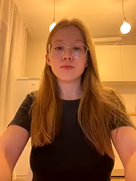 Snapshot of Eva_Weyne chatting on October 2, 8:27 pm Eva Weyne online show from October 2, 8:27 pm