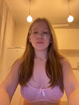 Snapshot of Eva_Weyne chatting on October 14, 8:20 pm Eva Weyne online show from October 14, 8:20 pm