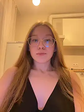 Snapshot of Eva_Weyne chatting on October 28, 8:22 pm Eva Weyne online show from October 28, 8:22 pm