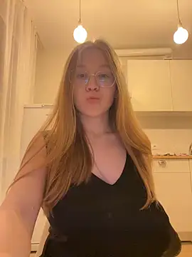 Snapshot of Eva_Weyne chatting on November 2, 8:00 pm Eva Weyne online show from November 2, 8:00 pm