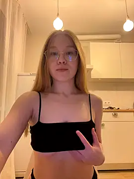 Snapshot of Eva_Weyne chatting on November 16, 7:19 pm Eva Weyne online show from November 16, 7:19 pm