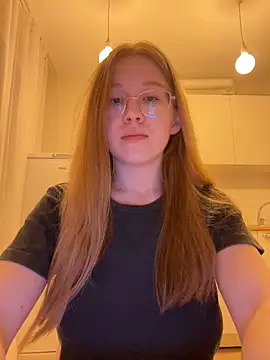 Snapshot of Eva_Weyne chatting on November 18, 8:24 pm Eva Weyne online show from November 18, 8:24 pm