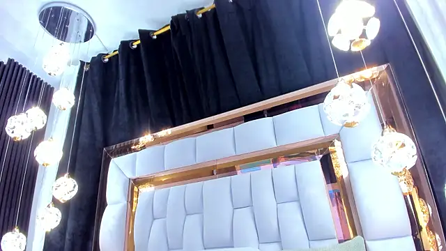 Snapshot of SarayRoyse chatting on October 30, 7:36 pm SarayRoyse online show from October 30, 7:36 pm