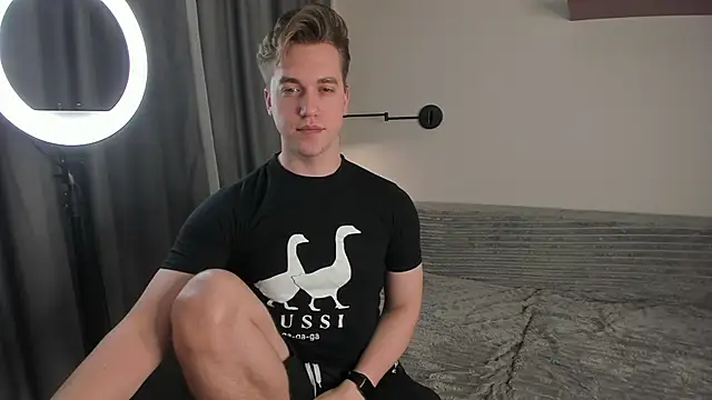 Snapshot of AustinButler chatting on December 1, 7:58 pm AustinButler online show from December 1, 7:58 pm