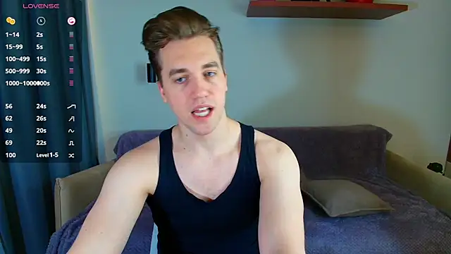 Snapshot of AustinButler chatting on December 22, 7:42 pm AustinButler online show from December 22, 7:42 pm