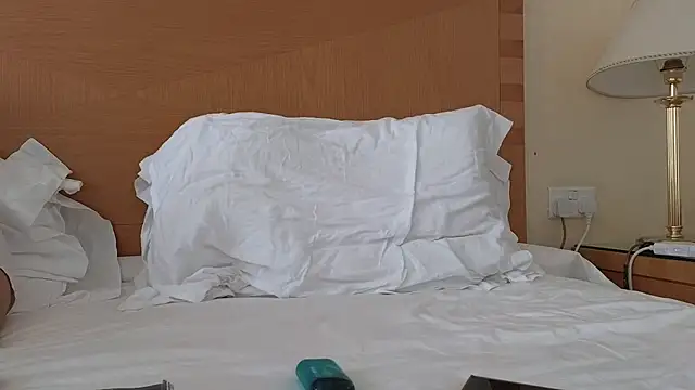 Snapshot of Mr-and-Mrs-Smith chatting on December 19, 7:51 am Mr-and-Mrs-Smith online show from December 19, 7:51 am