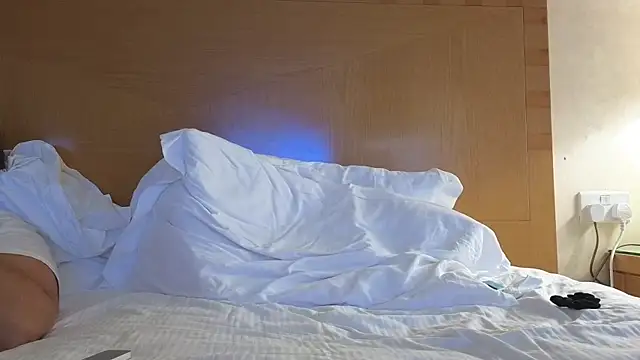 Snapshot of Mr-and-Mrs-Smith chatting on February 24, 6:26 pm Mr-and-Mrs-Smith online show from February 24, 6:26 pm