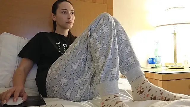 Snapshot of Mr-and-Mrs-Smith chatting on March 11, 5:24 pm Mr-and-Mrs-Smith online show from March 11, 5:24 pm