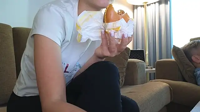 Snapshot of Mr-and-Mrs-Smith chatting on September 24, 1:36 pm Mr-and-Mrs-Smith online show from September 24, 1:36 pm