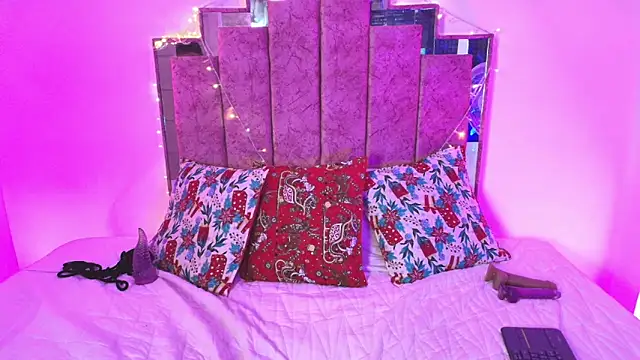 Evelynn online show from December 19, 4:57 pm