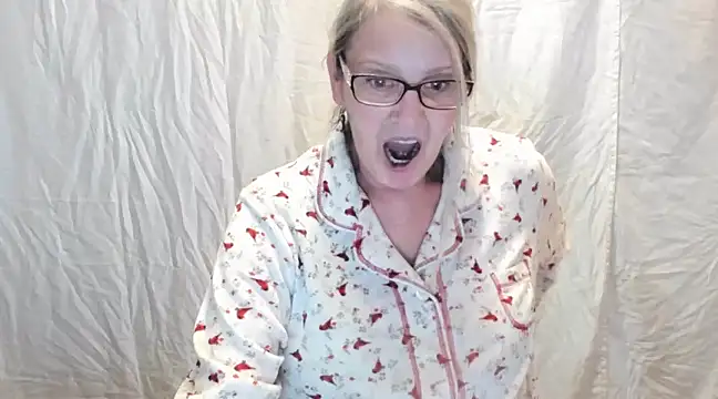 irinamaux online show from February 19, 2:01 pm