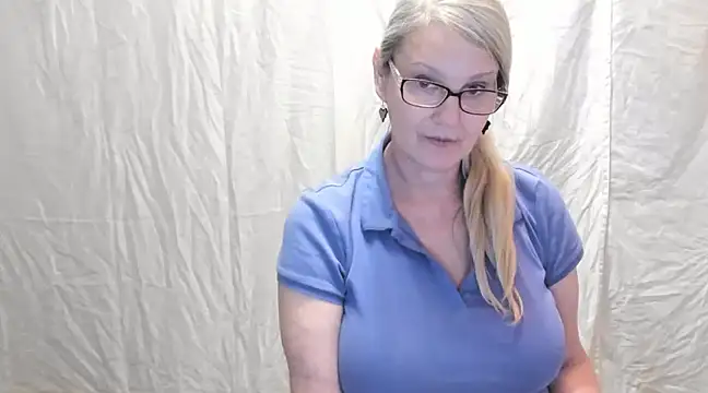 irinamaux online show from February 19, 5:06 pm