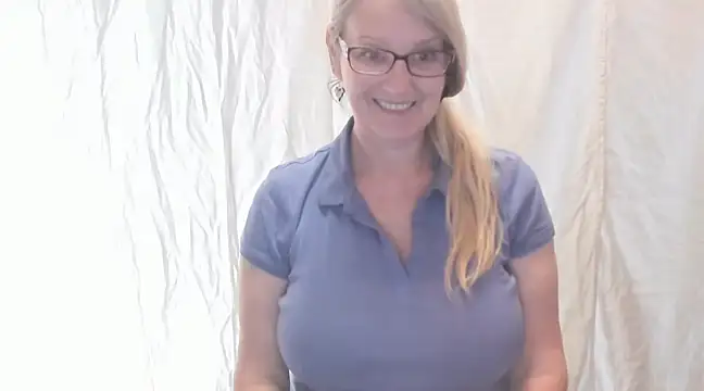 irinamaux online show from February 20, 7:45 am