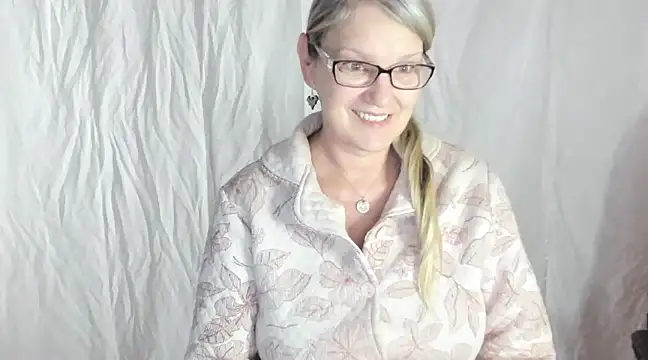 irinamaux online show from February 22, 8:40 am