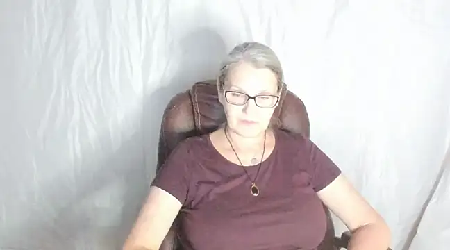 irinamaux online show from February 23, 8:22 pm