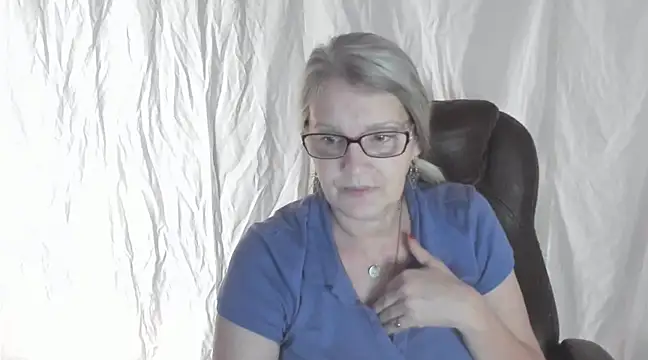 irinamaux online show from February 25, 7:42 am