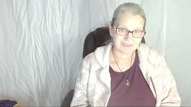 irinamaux online show from February 28, 8:09 am