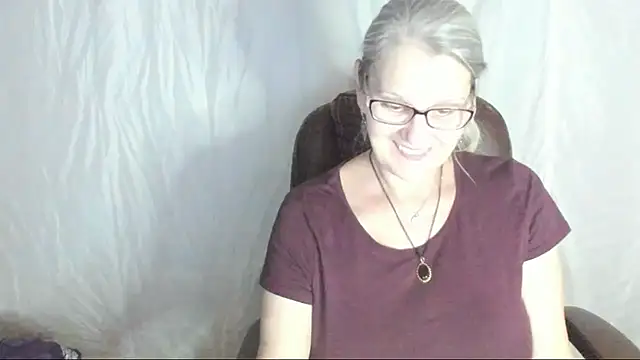 irinamaux online show from February 28, 6:31 pm