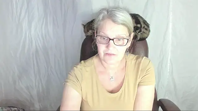 irinamaux online show from March 5, 6:12 am