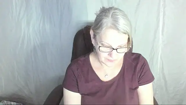 irinamaux online show from March 6, 4:41 am