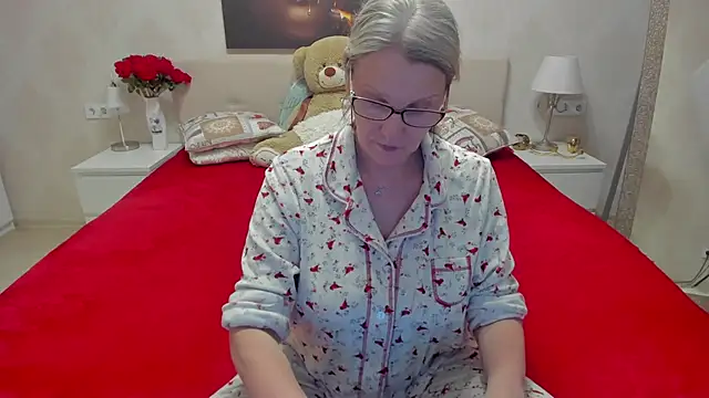 irinamaux online show from March 13, 6:56 pm