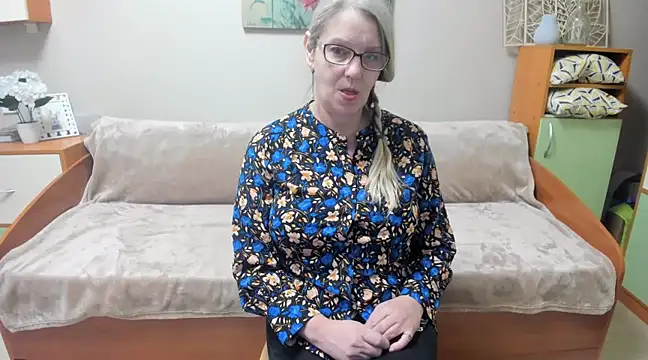 irinamaux online show from March 16, 9:05 am