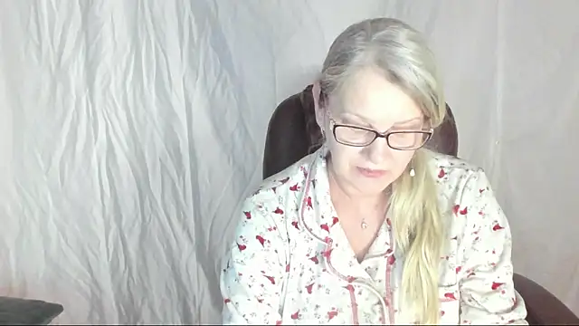 irinamaux online show from March 20, 5:46 am