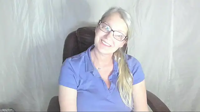 irinamaux online show from March 20, 4:09 pm