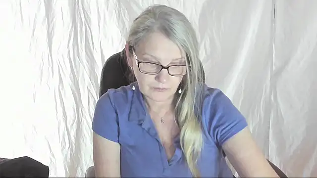 irinamaux online show from March 22, 8:51 am