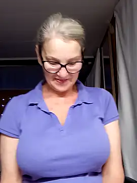 irinamaux online show from September 12, 5:18 am