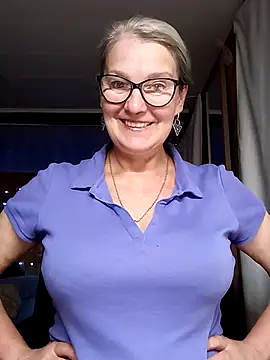 irinamaux online show from September 18, 1:51 am