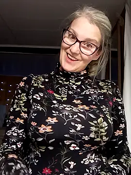 irinamaux online show from September 28, 5:24 am