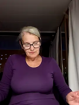 irinamaux online show from September 30, 5:07 pm