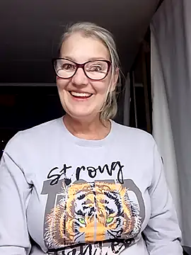 irinamaux online show from October 4, 7:17 am