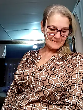 irinamaux online show from October 9, 4:10 am