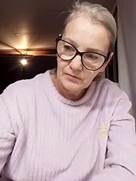 irinamaux online show from November 3, 7:20 am