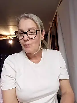 irinamaux online show from November 6, 6:53 pm