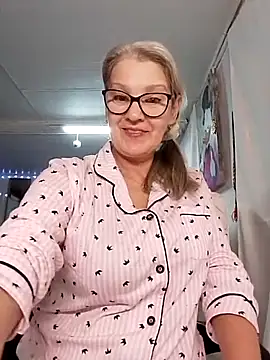 irinamaux online show from November 18, 5:06 pm