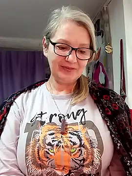 irinamaux online show from February 18, 6:53 am