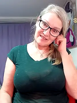 irinamaux online show from March 3, 9:42 pm