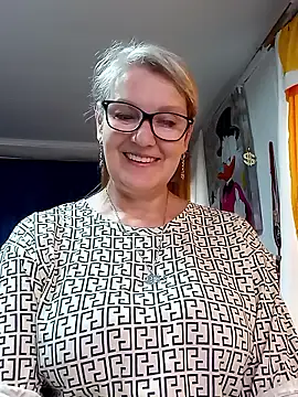 irinamaux online show from April 18, 8:18 am