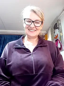 irinamaux online show from April 19, 8:02 am