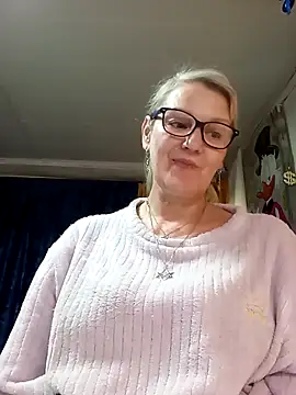 irinamaux online show from April 22, 4:37 am