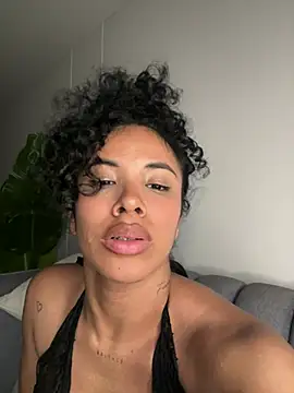 Snapshot of Brunettexio chatting on February 2, 1:12 am Brunettexio online show from February 2, 1:12 am