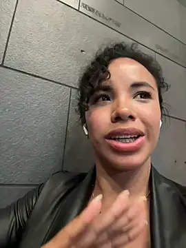 Snapshot of Brunettexio chatting on March 14, 8:10 am Brunettexio online show from March 14, 8:10 am