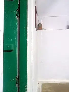 Snapshot of mr_slim_body chatting on December 6, 2:13 am mr slim body online show from December 6, 2:13 am