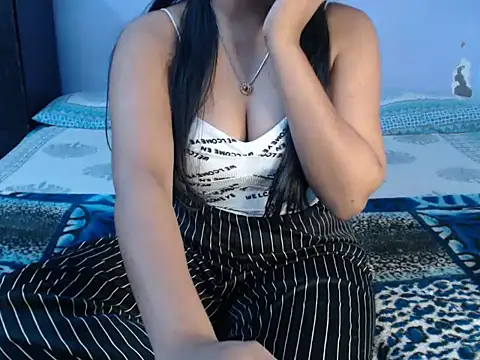 Snapshot of Freya_nia chatting on January 6, 11:18 am Freya nia online show from January 6, 11:18 am