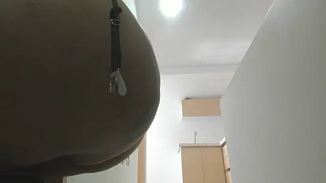 Snapshot of esmeraldastrong chatting on December 2, 8:00 pm esmeraldastrong online show from December 2, 8:00 pm