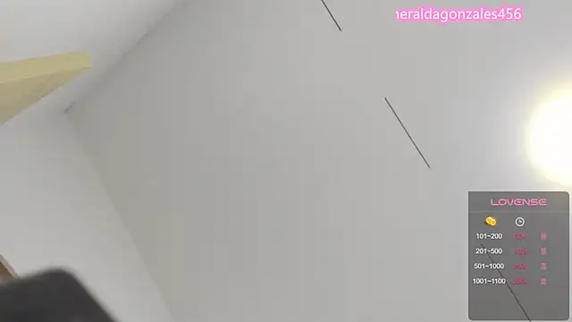 Snapshot of esmeraldastrong chatting on January 17, 10:45 pm esmeraldastrong online show from January 17, 10:45 pm