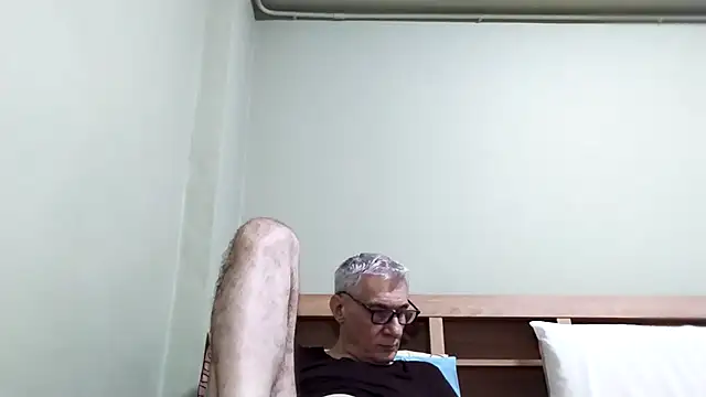 BIGUNCUTHARDCOCK online show from January 16, 2:04 am